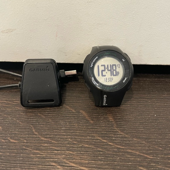 Garmin Approach S1 GPS Smart Golf Watch + Range Finder + Charger, As-Is No Strap - Picture 1 of 2